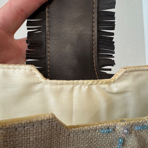 Charm and Luck Straw/Leather Summer Tote/Bag w/Side Fringe/Magnetic Closure - Picture 13 of 16